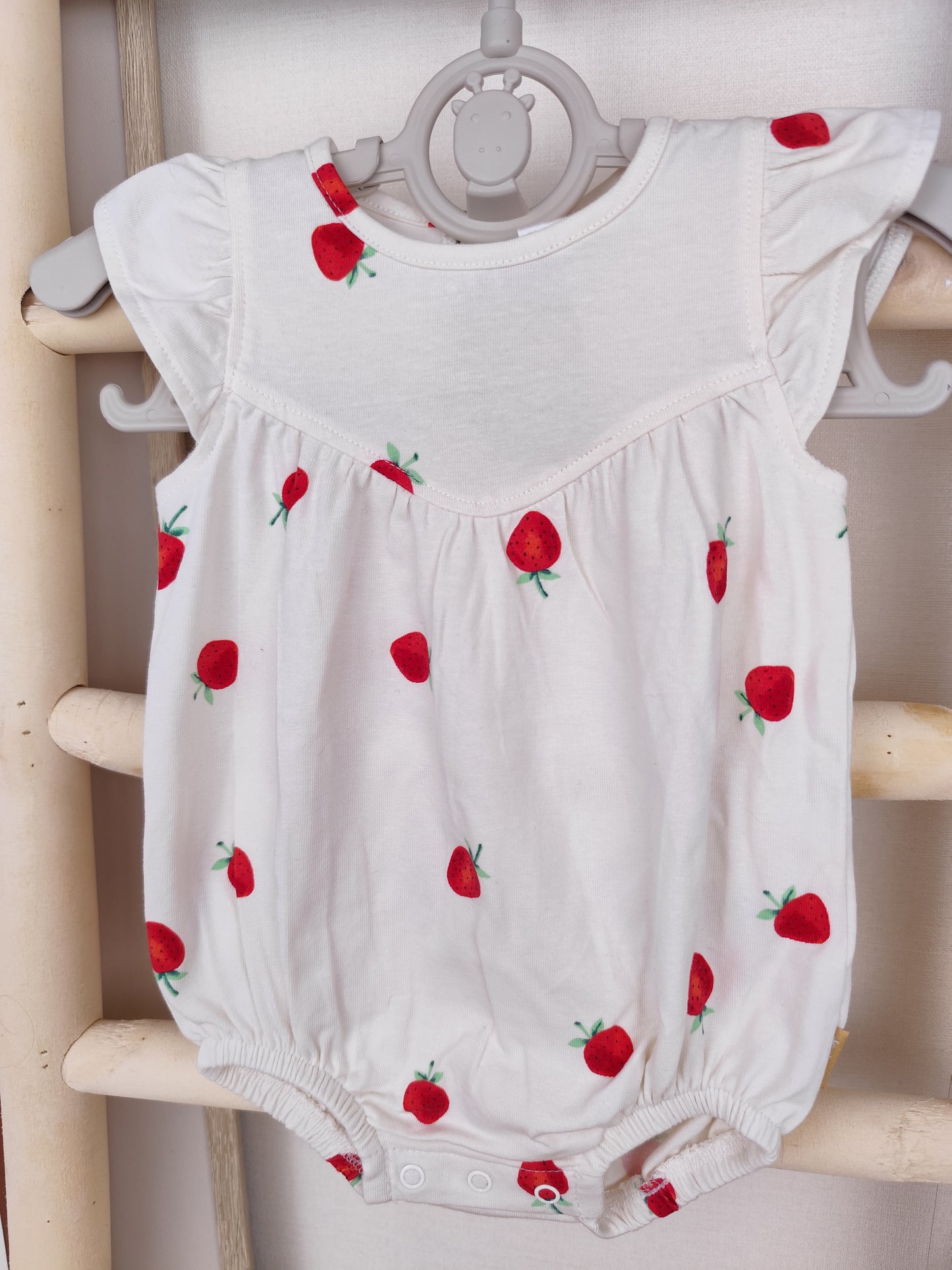 Hema Romper - Erdbeeren - Größe 56