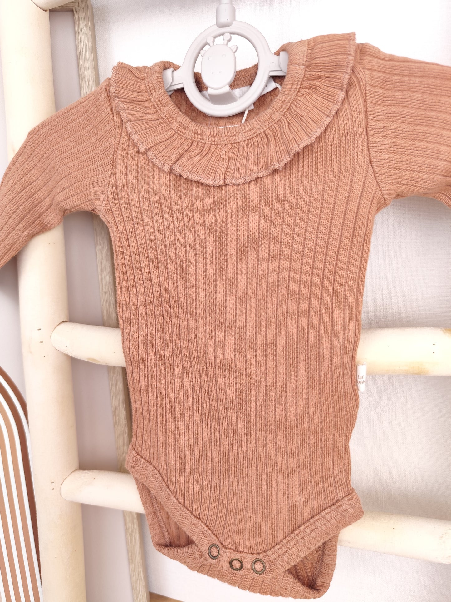 Lil'Atelier Body - Rüschen - Größe 56