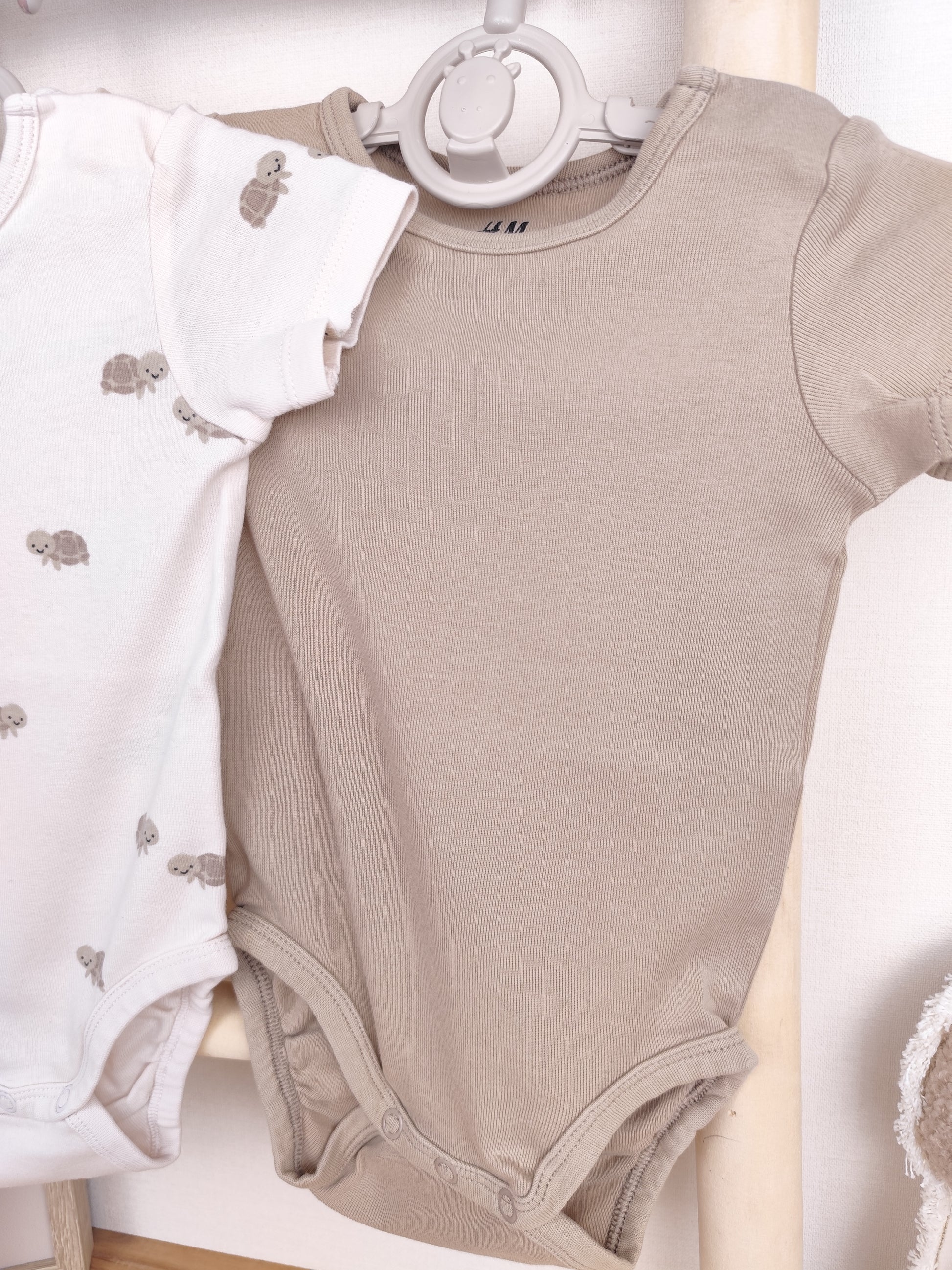 H&M 2 Bodys - kurzarm - Größe 68