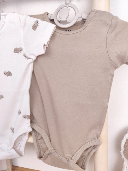 H&M 2 Bodys - kurzarm - Größe 68