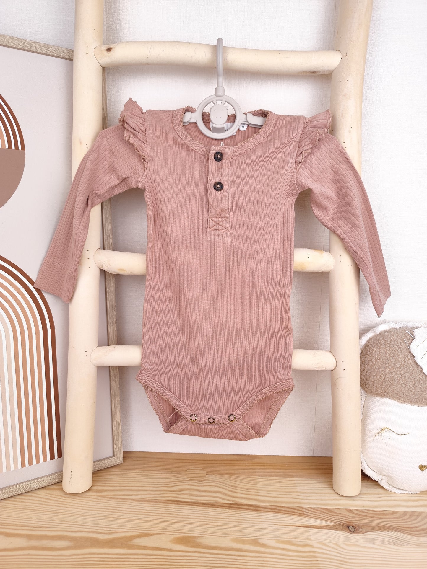 Lil'Atelier Body - Rüschen - Größe 68 (B-Ware)