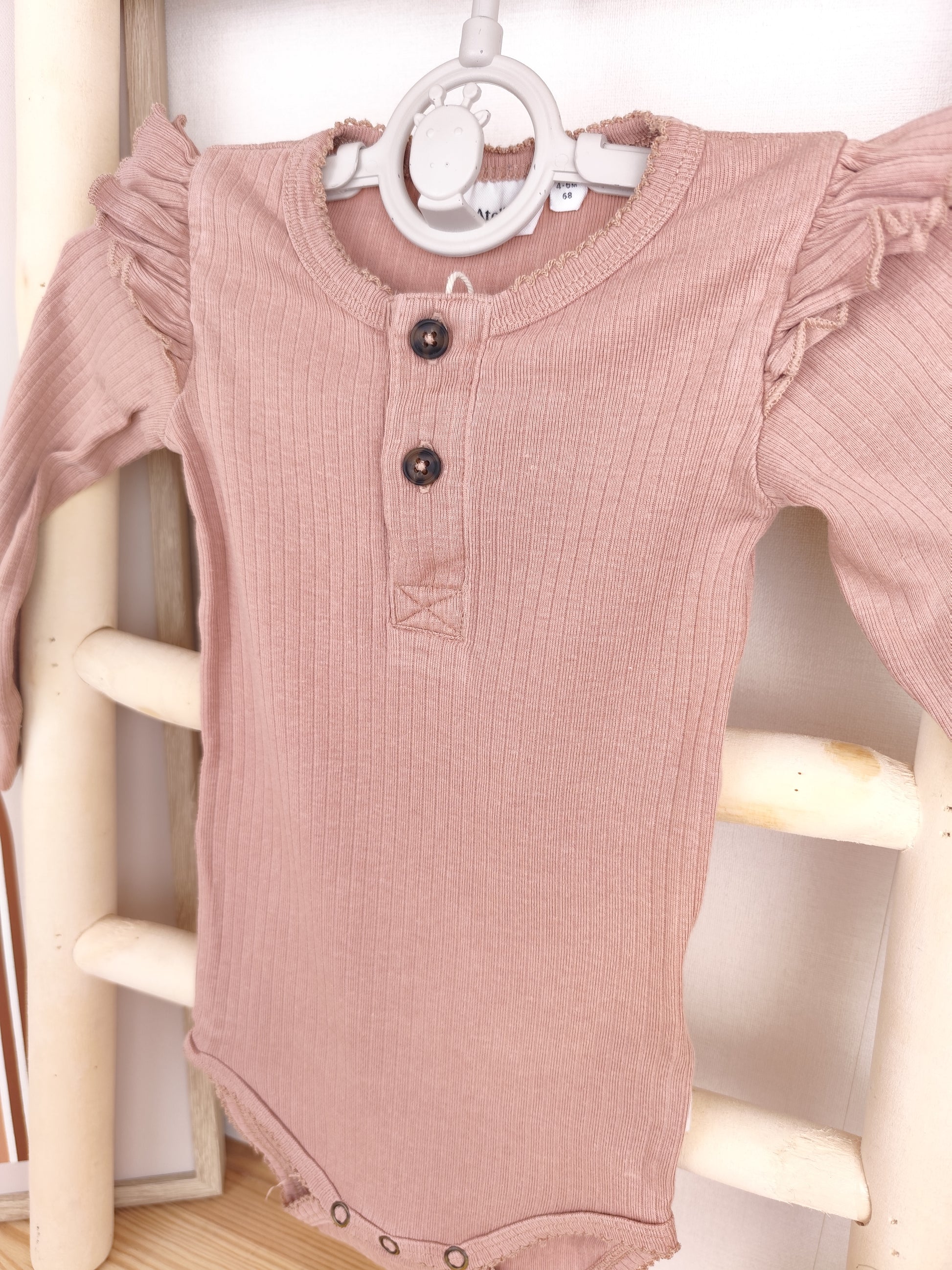 Lil'Atelier Body - Rüschen - Größe 68 (B-Ware)