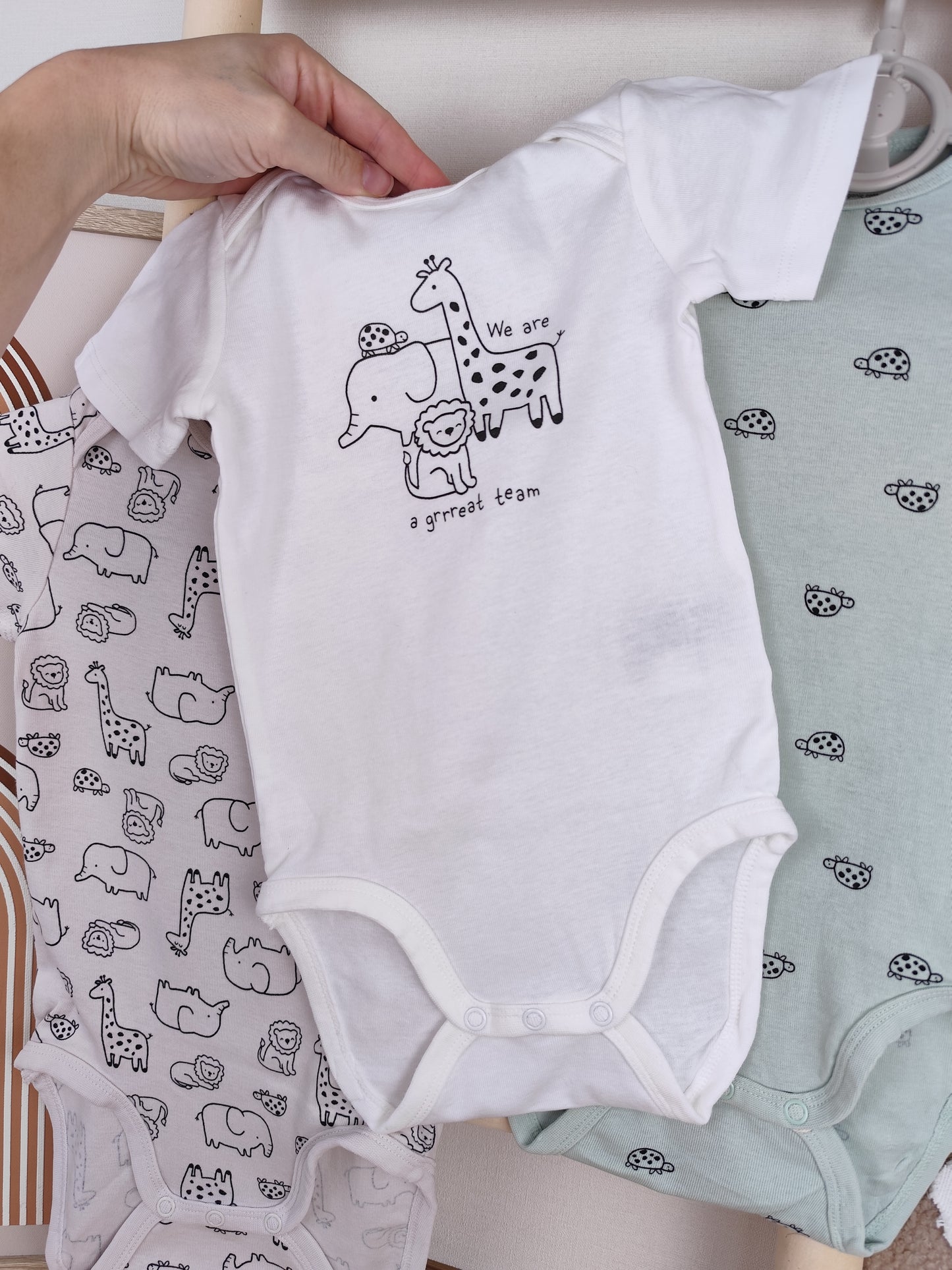 H&M 3 Bodys - Tiermotiv - Größe 86