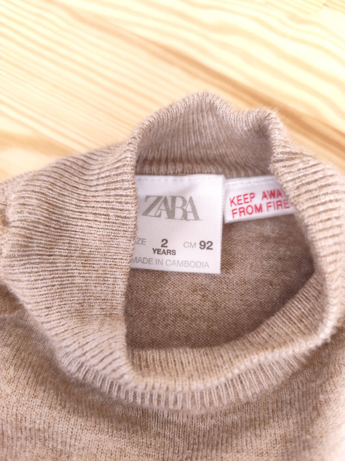 Zara Pullover mit Stehkragen - Größe 92