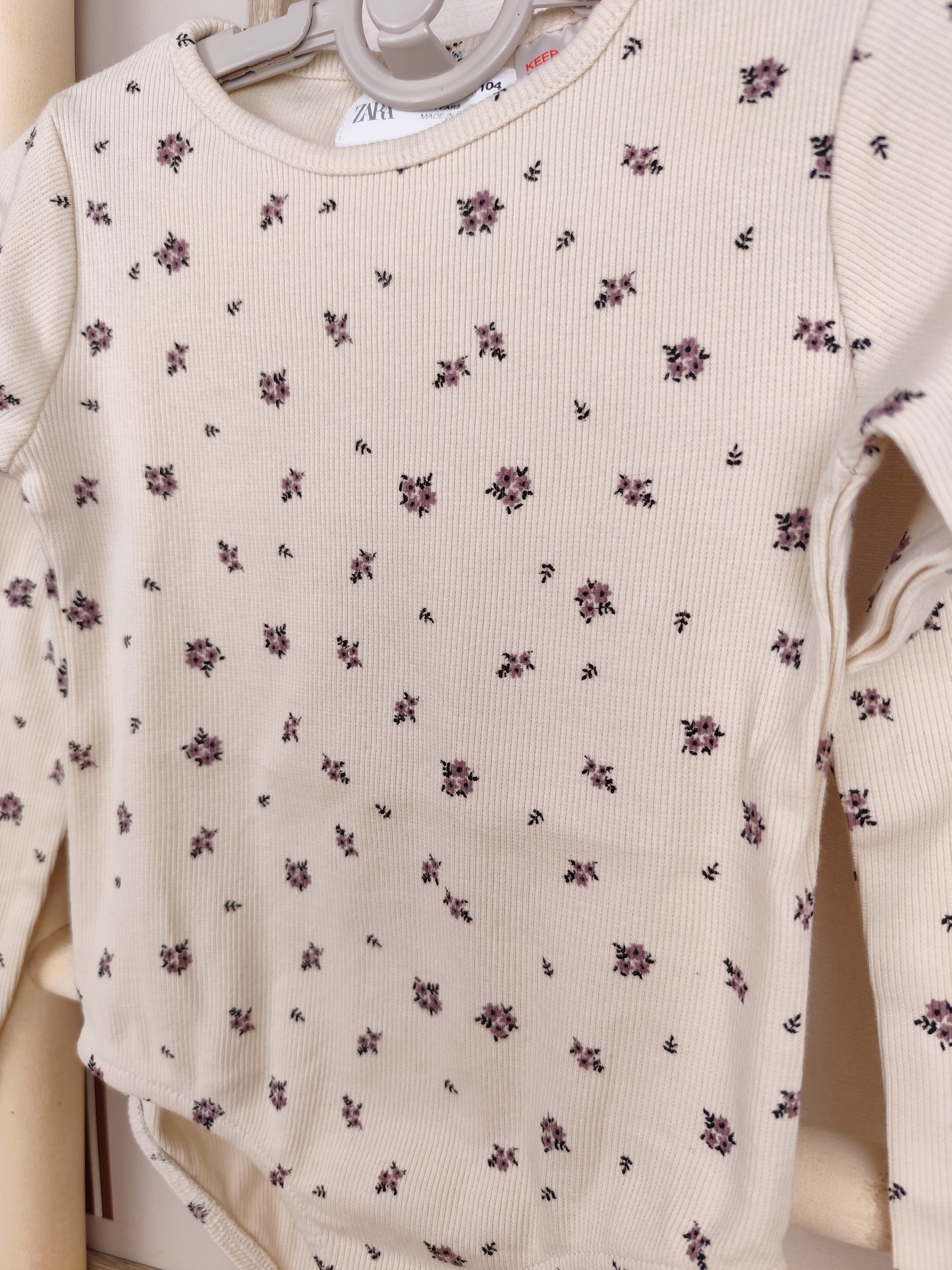 Zara - Body - Blumen - Größe 104