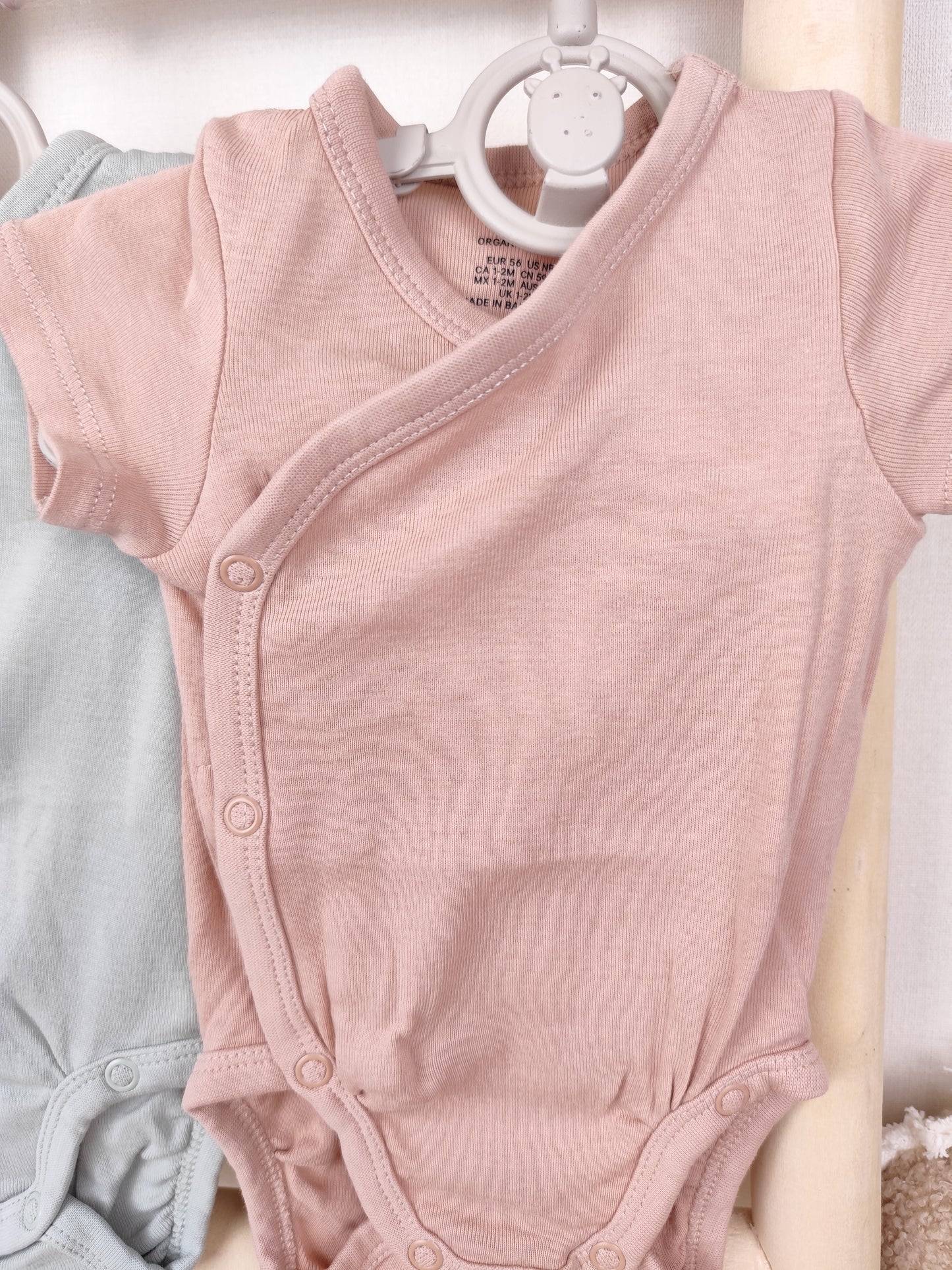 H&M - 2 Bodys - Größe 56