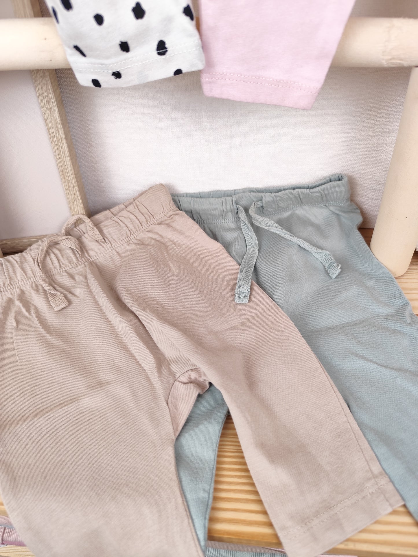 H&M - 4 Hosen - Größe 62